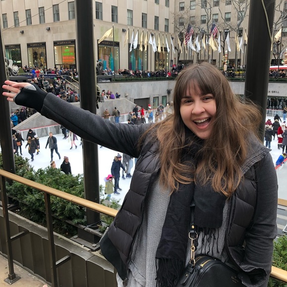 Meet your Posher, Rachel - Picture 2 of 2